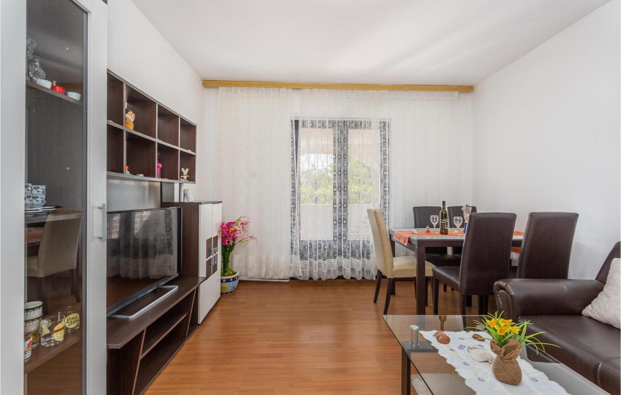 Gorgeous Apartment In Pinezici With Kitchen Extérieur photo